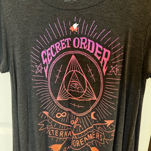 Graphic Tee - Picture 2 of 3